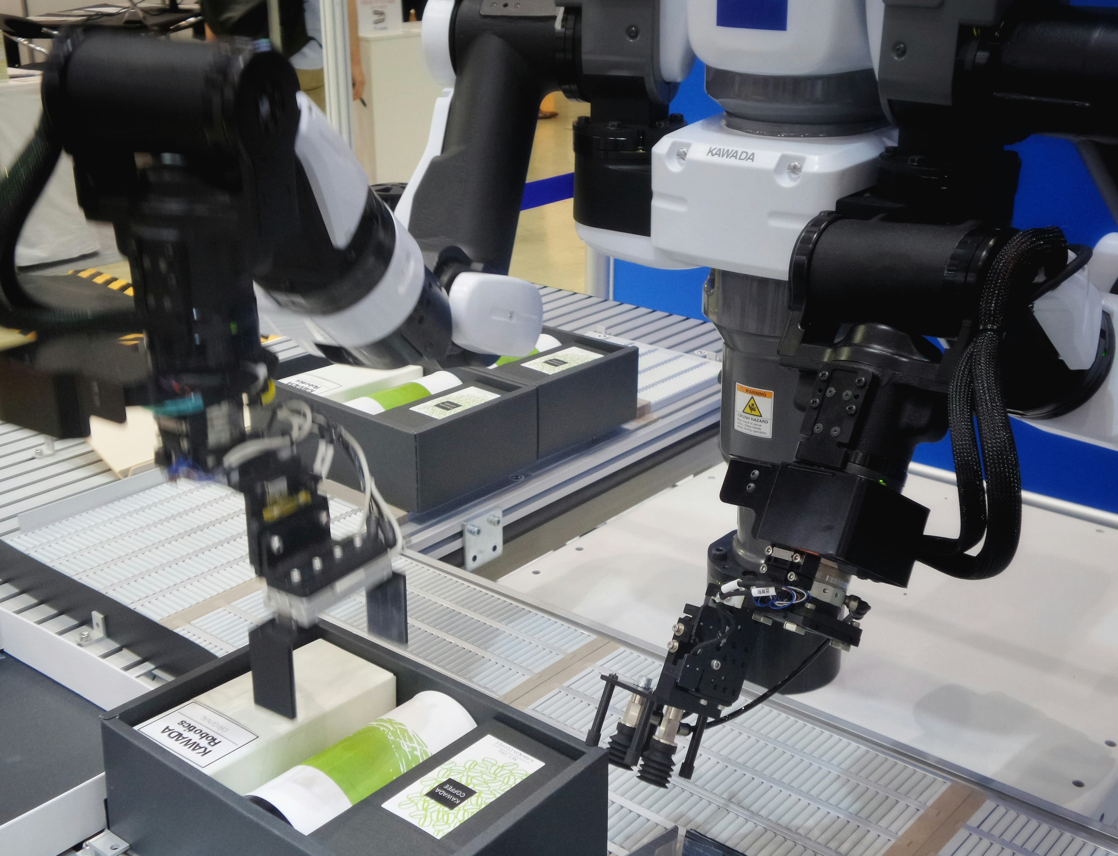 Robotic packing and palletising in a production line